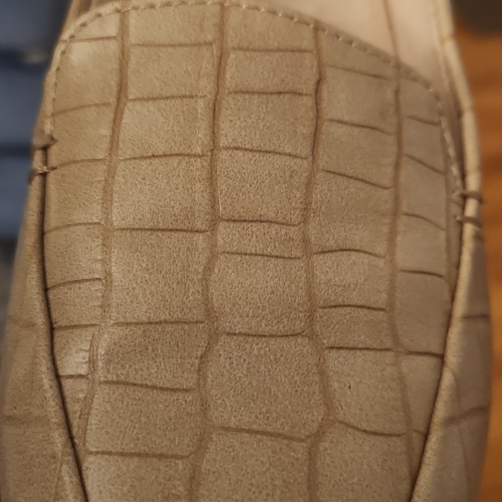 Cliffs by White Mountain BEIGE Flats Size 7.5 CROC pattern LOAFERS NEW - Picture 7 of 9